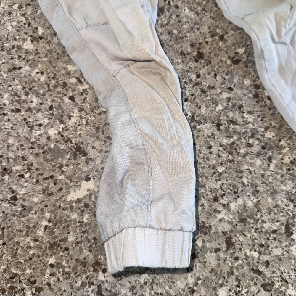 Cat & Jack l Light Gray Kids Jogger Pants l Boy’s Size: 3T - Picture 8 of 10